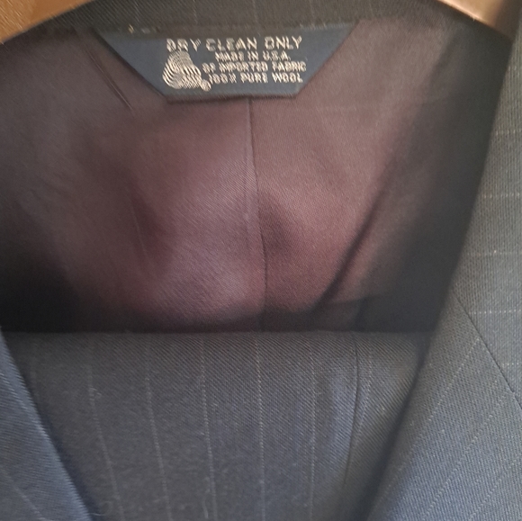 Two-piece suit. Heisman collection.Dry clean only - Picture 3 of 11